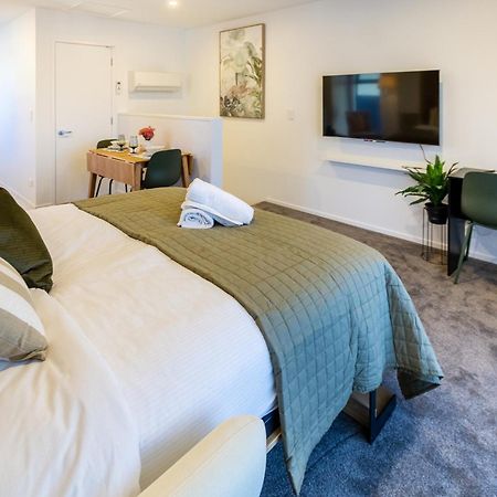 Luxury Studio With Balcony - Close To Supermarket Christchurch Exterior photo